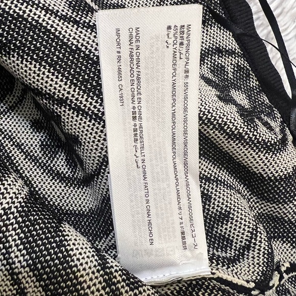 Finders Keepers Knit Quinn Sleeveless Crop Top Sz L NWT - Picture 3 of 3